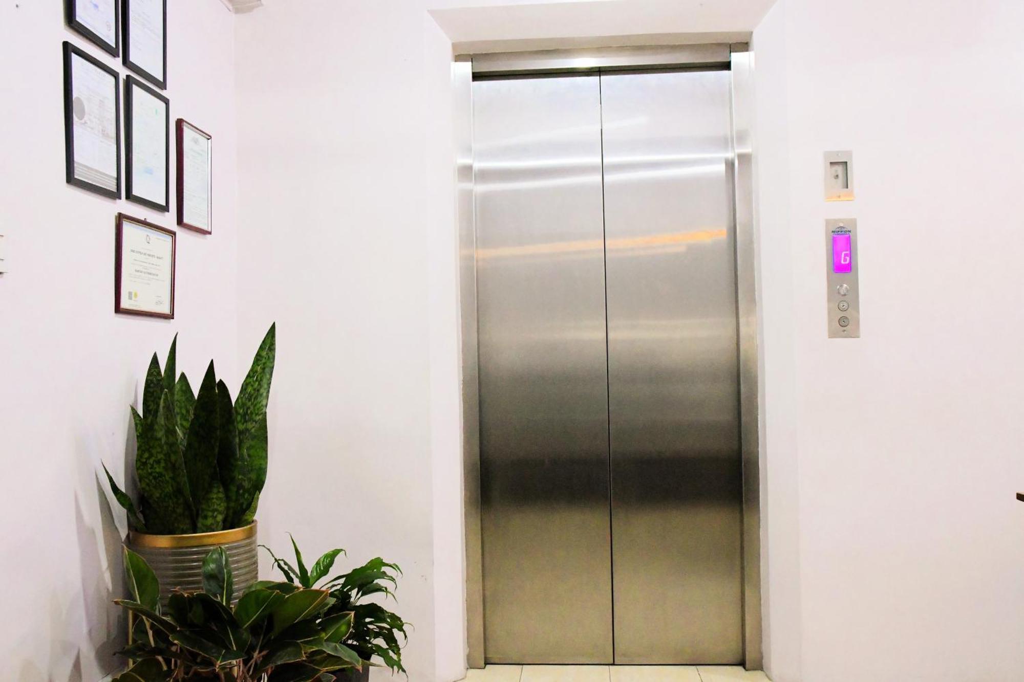 Vaccinated Staff-OYO 737 Arzo Hotel Makati Makati City Esterno foto