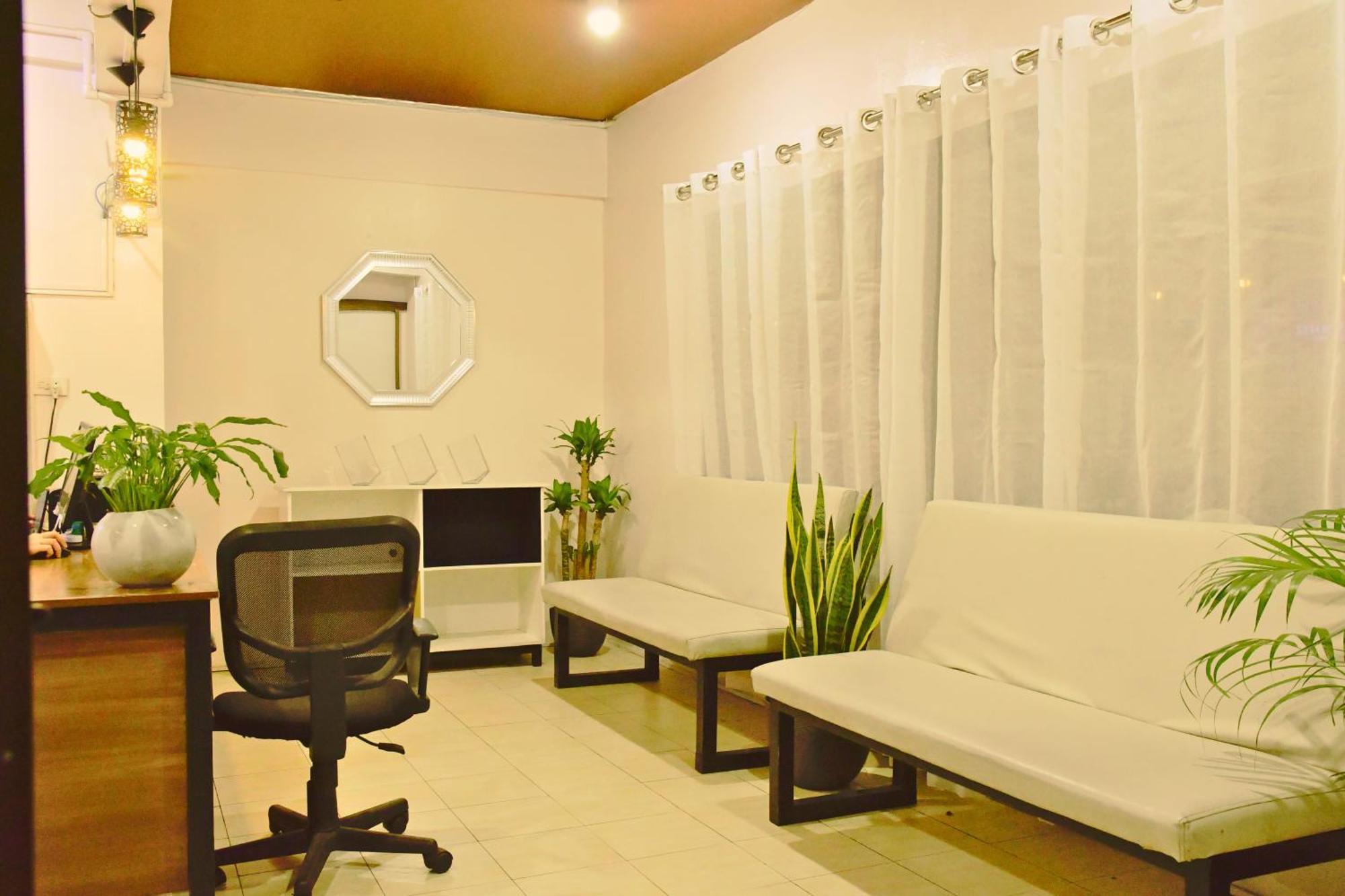 Vaccinated Staff-OYO 737 Arzo Hotel Makati Makati City Esterno foto